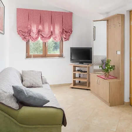 Relaxing Farm House Near Apartment