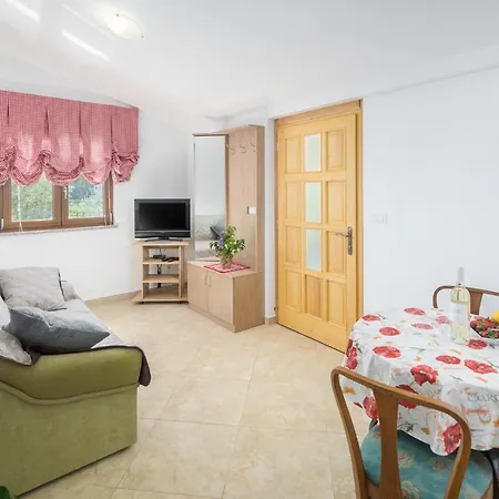 Relaxing Farm House Near Apartment Porec
