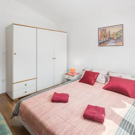 Relaxing Farm House Near Apartment Porec