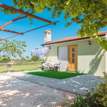 Relaxing Farm House Near * Poreč